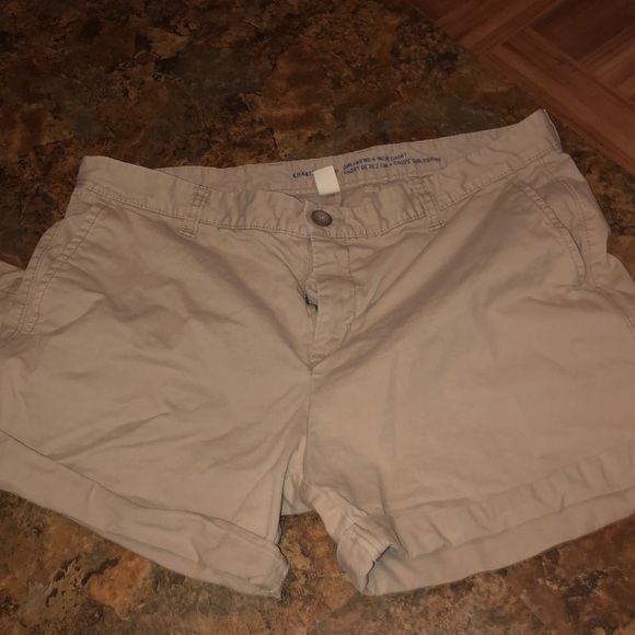 Khaki/Navy GAP Shorts - Picture 5 of 6